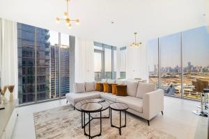 Luxury 2BR Prime Location & Burj Views