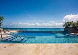 Luxury 1BR Condo Prime Location