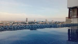 Affordable Cebu Staycation wifi AC