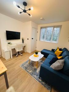 Luxury Self-Contained Studio Apartment near QE Hospital R1