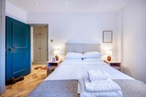 Made in Chelsea- 2 bed by Out of Office Lifestyle