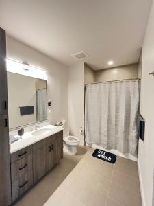 2BD Midtown ATL W-Balcony & Black Truck Option