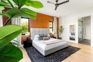 Desert Palm Luxury Space - Walk To Old Town!