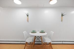 Private Garden Getaway Cozy and Chic Near Subway at "Vintage Luxe"