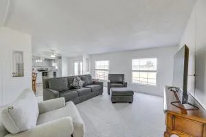 Tranquil Elgin Getaway with Private Deck and Patio! - Elgin