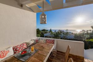 Recently renovated 4 bdr Villa with ocean views