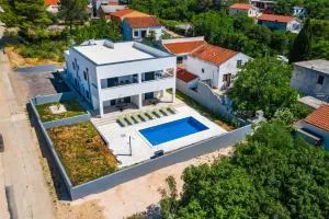 Apartment ILUX-3 - Paljuv