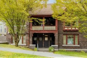 NEW Historic Townhouse by Downtown - Cheney