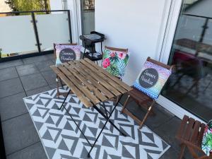 Zentrale Neubauwohnung mit Balkon