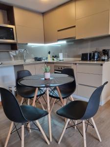 HOM I Depto 2D2B con vista parcial al lago
