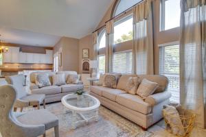 Spacious Home Near Norfork Lake with Wraparound Deck - 4hvězdičkové hotely ve městě Mountain Home