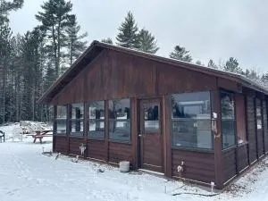 Adventure Cabin on Lake Ruth - Toivola