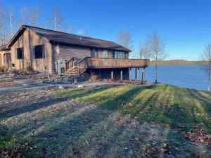 Cozy 3BR Lakefront Home w Guest House Available - Michigamme