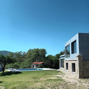 Casa con vista plena al lago y a la ciudad de Villa Carlos Paz IG alquilervillacarlospaz