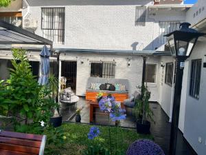 Casa hermosa piscina con parrilla