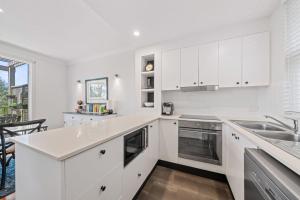 Villa Above Par, Cypress Lakes Resort, Premier 2 Storey Villa, 2 Bedrooms, both with Private Ensuites, Light Breakfast included