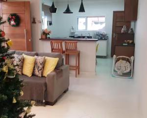 Reveillon Minimo de 4 diárias - Casa na Praia localizada no centro da cidade com piscina e churrasqueira