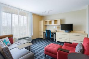 One-Bedroom Queen Suite with Sofa Bed room in TownePlace Suites by Marriott Bossier City