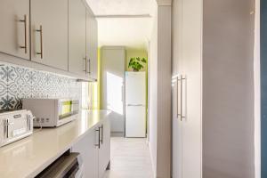 Beautiful 3 bedroom house with garden + Parking