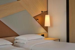 Twin Room with Club Lounge Access room in Sheraton Amsterdam Airport Hotel and Conference Center