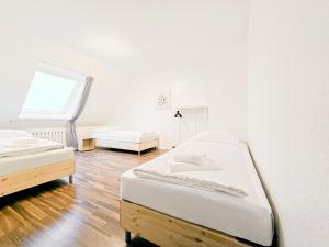 Tolstov Apartments - 4 Room Maisonette Apartment - 25 min Messe DUS
