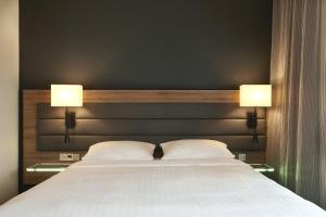 Moxy Sleeper, Guest room, 1 Queen room in Moxy York