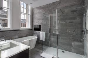 Shoreditch Suite room in Courthouse Hotel Shoreditch