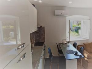 Apartments Baldo - One Bedroom Apartment with Terrace and Sea View