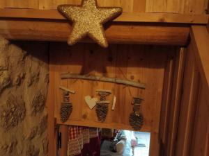 Maisons de vacances Maison en pierres, restauree, 2 chambres, village pittoresque, proche nature, charges incluses, animaux OK - FR-1-496-43 : Maison de Vacances (4 Adultes)