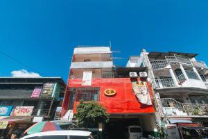 RedDoorz @ Western Bicutan Transients Inn