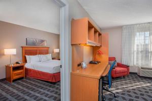 One-Bedroom Queen Suite with Sofa Bed room in TownePlace Suites Knoxville Cedar Bluff