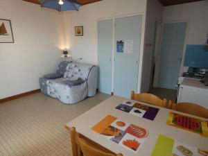 Maison mitoyenne avec terrasse et parking, animaux admis, proche plage - Notre-Dame-de-Monts - FR-1-540-299