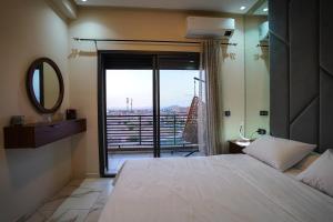 New and luxurious apartment with a pool