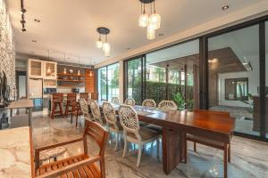 V158 9BR Tennis On prestigious Phuket Country Club