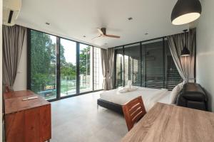 V158 9BR Tennis On prestigious Phuket Country Club