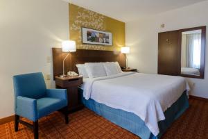 King Room room in Fairfield Inn and Suites by Marriott Potomac Mills Woodbridge
