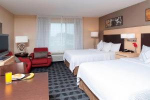 Queen Studio room in TownePlace Suites Des Moines Urbandale