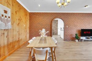 Charming Family Retreat with Arcade - Glenunga