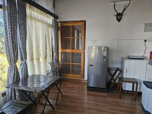 Lakeside Nook 1 BR Lake View Stay w Shared pool