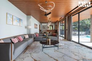 StayVistas Esperanza - Mountain-Side Retreat with Infinity Pool, Gazebo & Indoor-Outdoor Activities