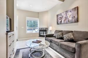 Mountain Surrounded Lodge in Harvie Height