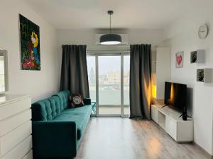 White 1-bdr apartment Agyos Tychonas