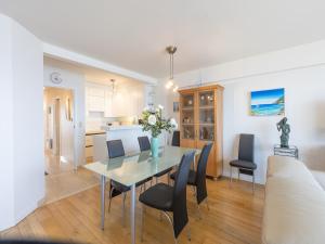 Apartment with 2 bedrooms and sea view