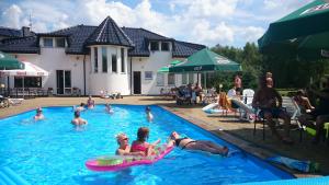 Brydar with Sauna, Swimming Pool and Jacuzzi