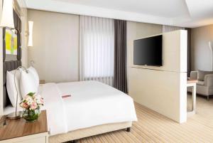 Corner King Suite - Smoking room in Ramada Plaza Istanbul Tekstilkent