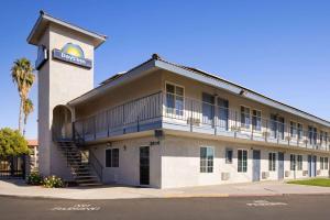 Days-Inn by Wyndham Bakersfield