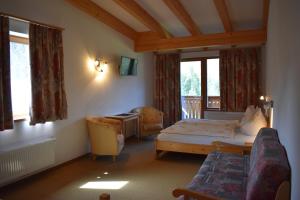 Family Room with Mountain View