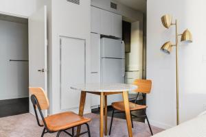 Blueground Bellevue pool nr parks SEA-804