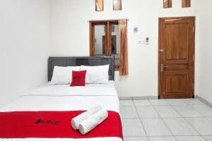 RedDoorz Syariah at Jalan Panglima Sudirman Probolinggo - Pilang