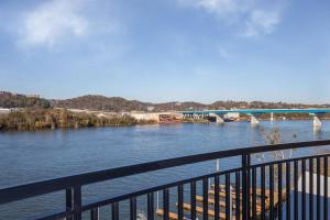 Studio, Two Queen Beds + Twin Trundle Bed, River View room in SpringHill Suites by Marriott Downtown Chattanooga/Cameron Harbor